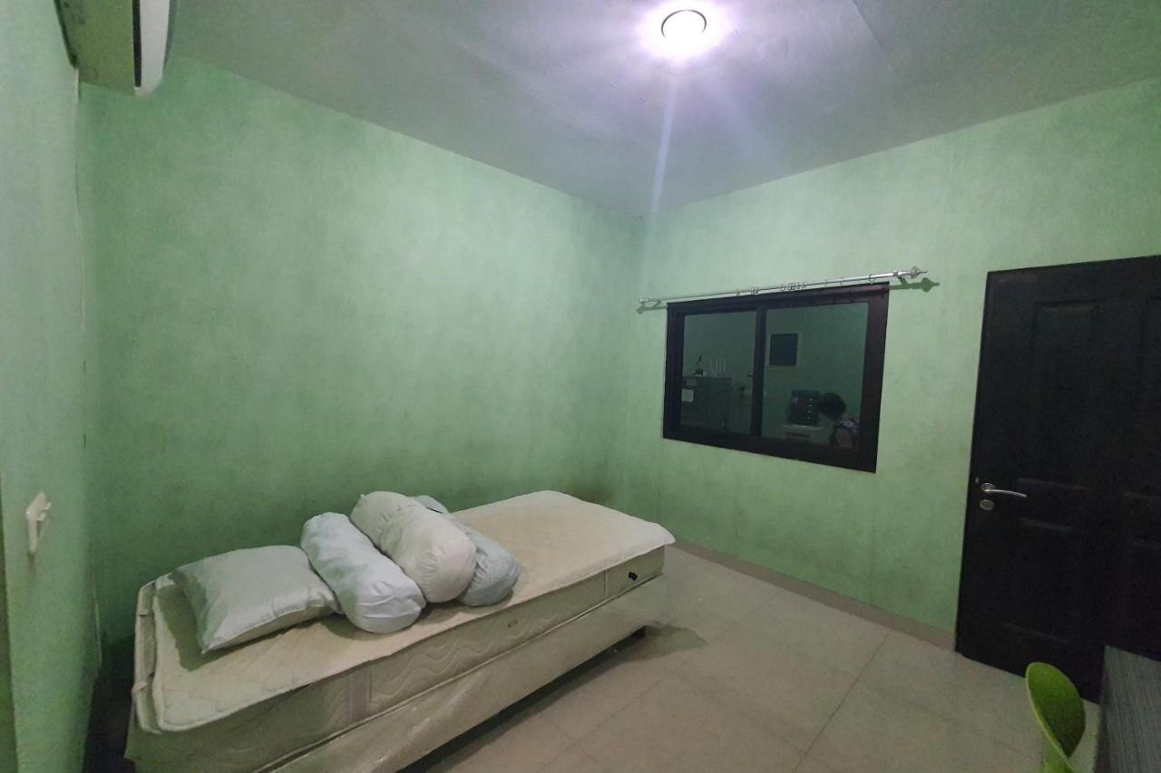 Oyo 93109 Garden Homestay 1 Tpr Surabaya Exterior photo